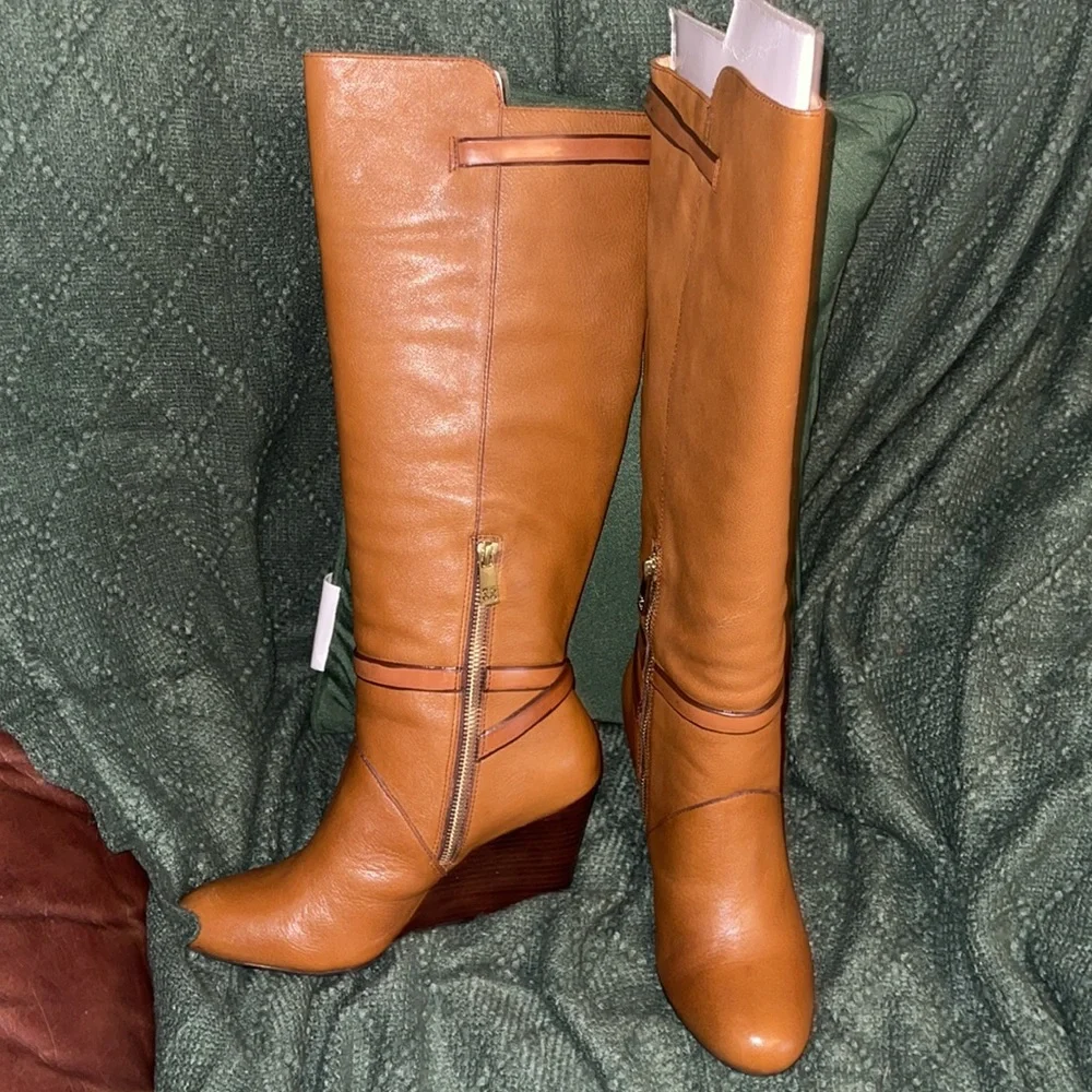 Adair Pebble Grain Leather COACH Boots - Saddle. Size 8.5 - Picture 4 of 10